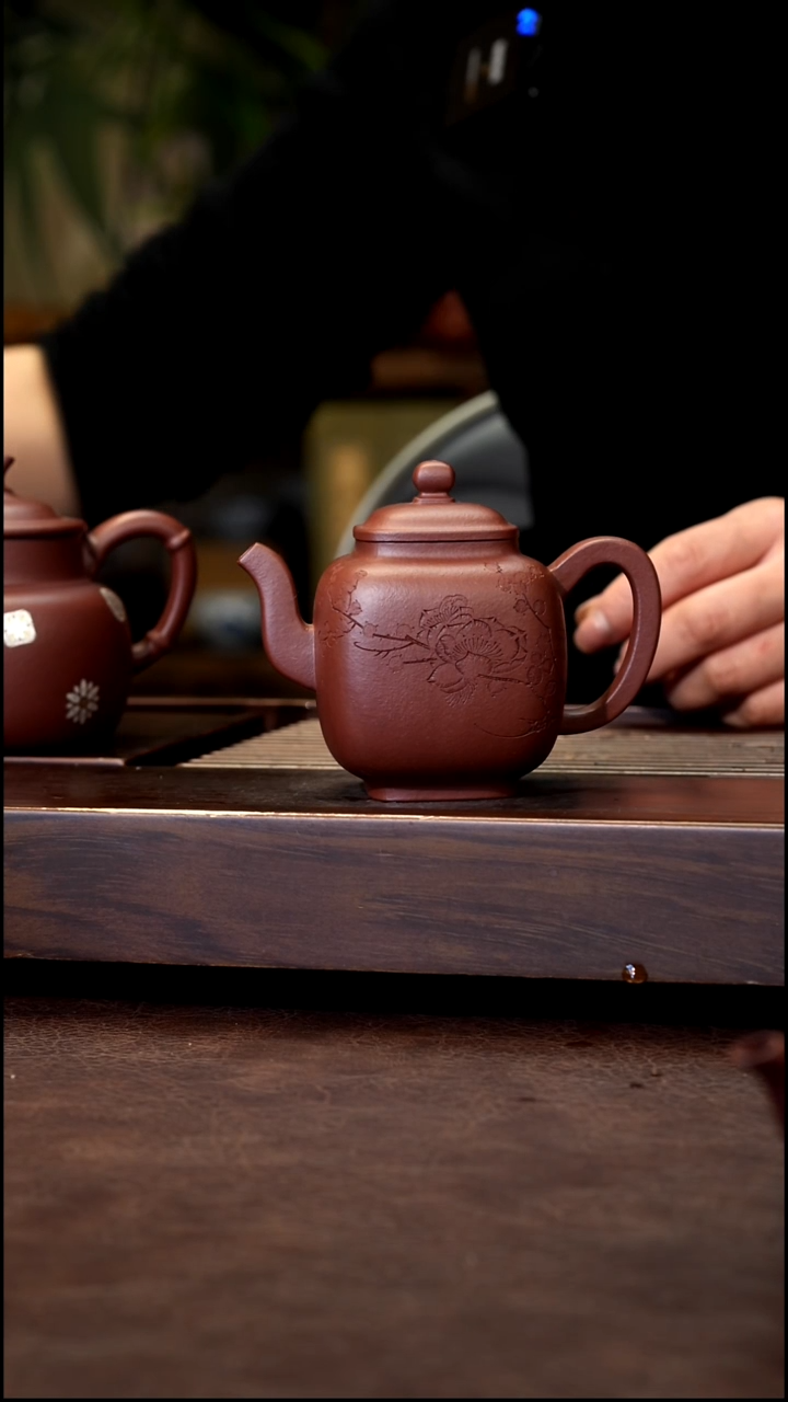 茶壶紫砂底槽清全手刻绘宫灯180cc左右