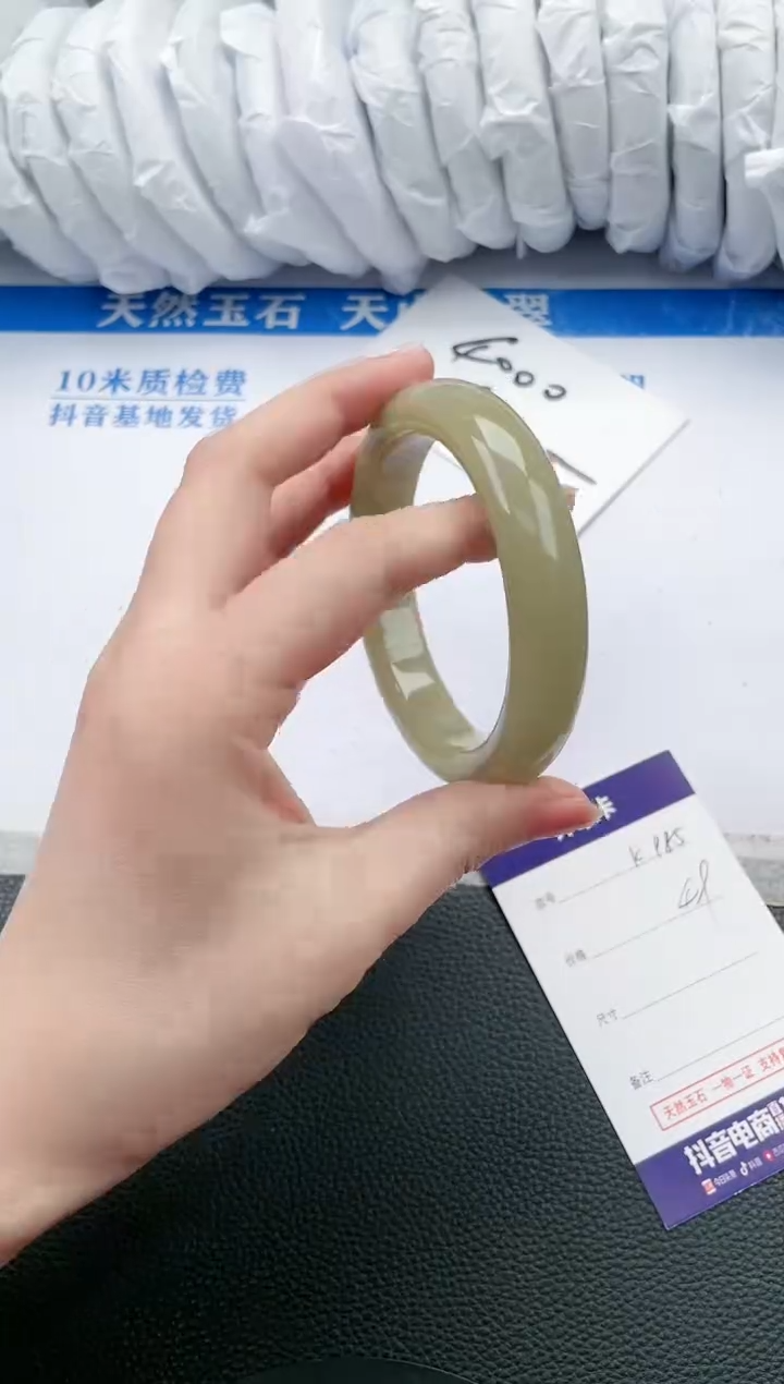 【闪购商品】石英质玉手镯未镶嵌K985