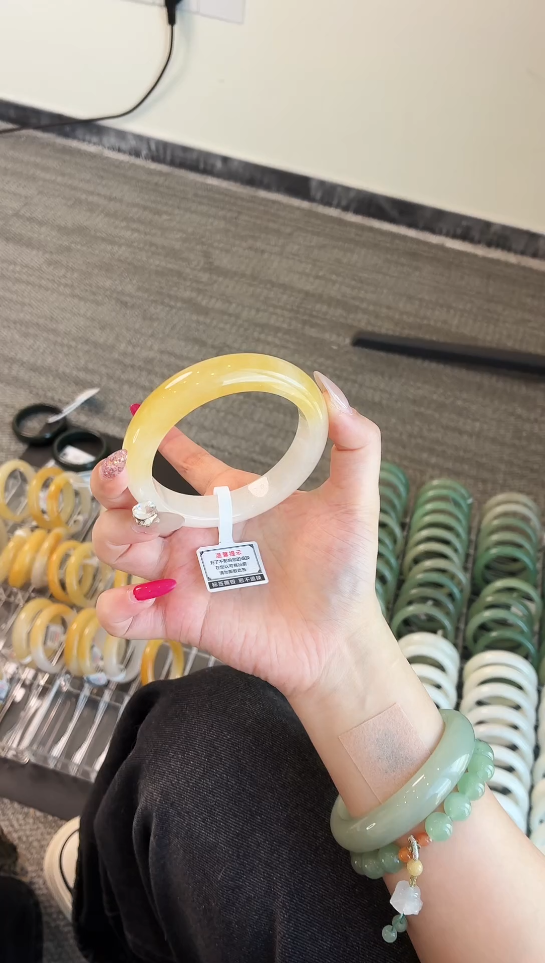 未镶嵌手镯石英质玉26.60