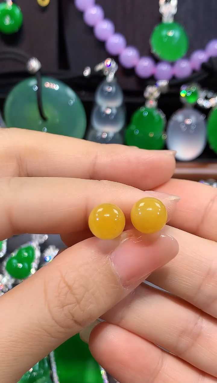 18K金镶嵌翡翠耳饰耳钉