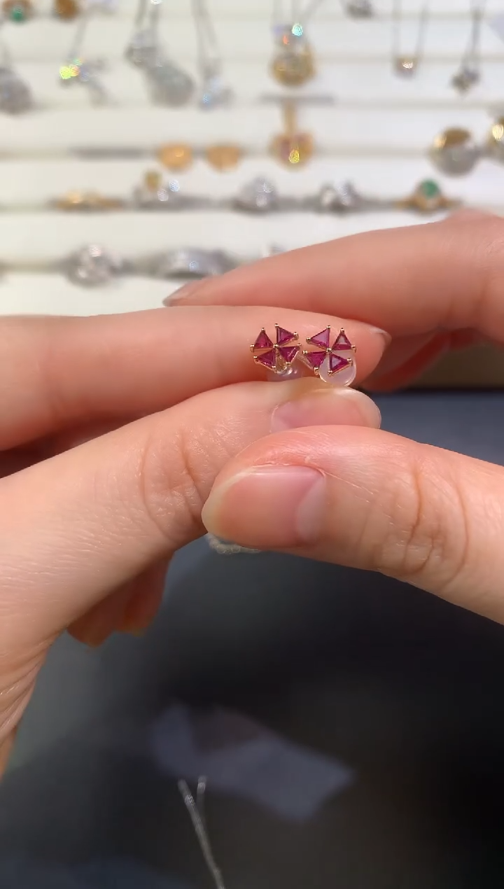 【闪购商品】耳饰18K金镶嵌红宝石E80|799