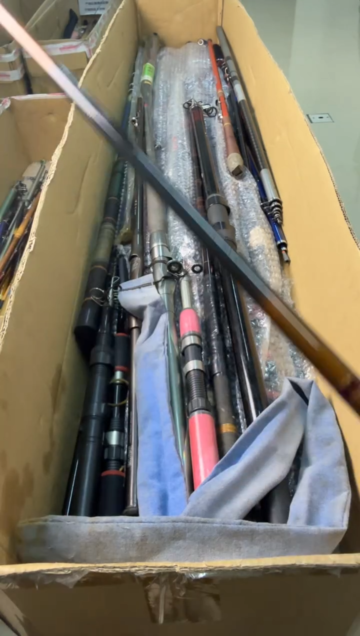 l****g 孤品微瑕， 以直播间为准  加 10元发顺丰
