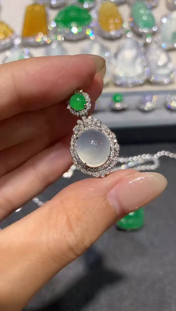 【闪购商品】翡翠吊坠(不含链)18K金镶嵌q382   