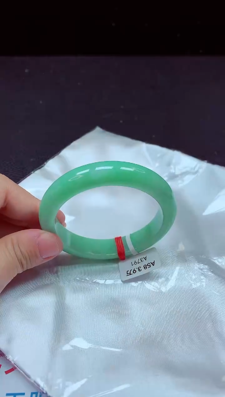 【闪购商品】翡翠手镯未镶嵌镯子58+