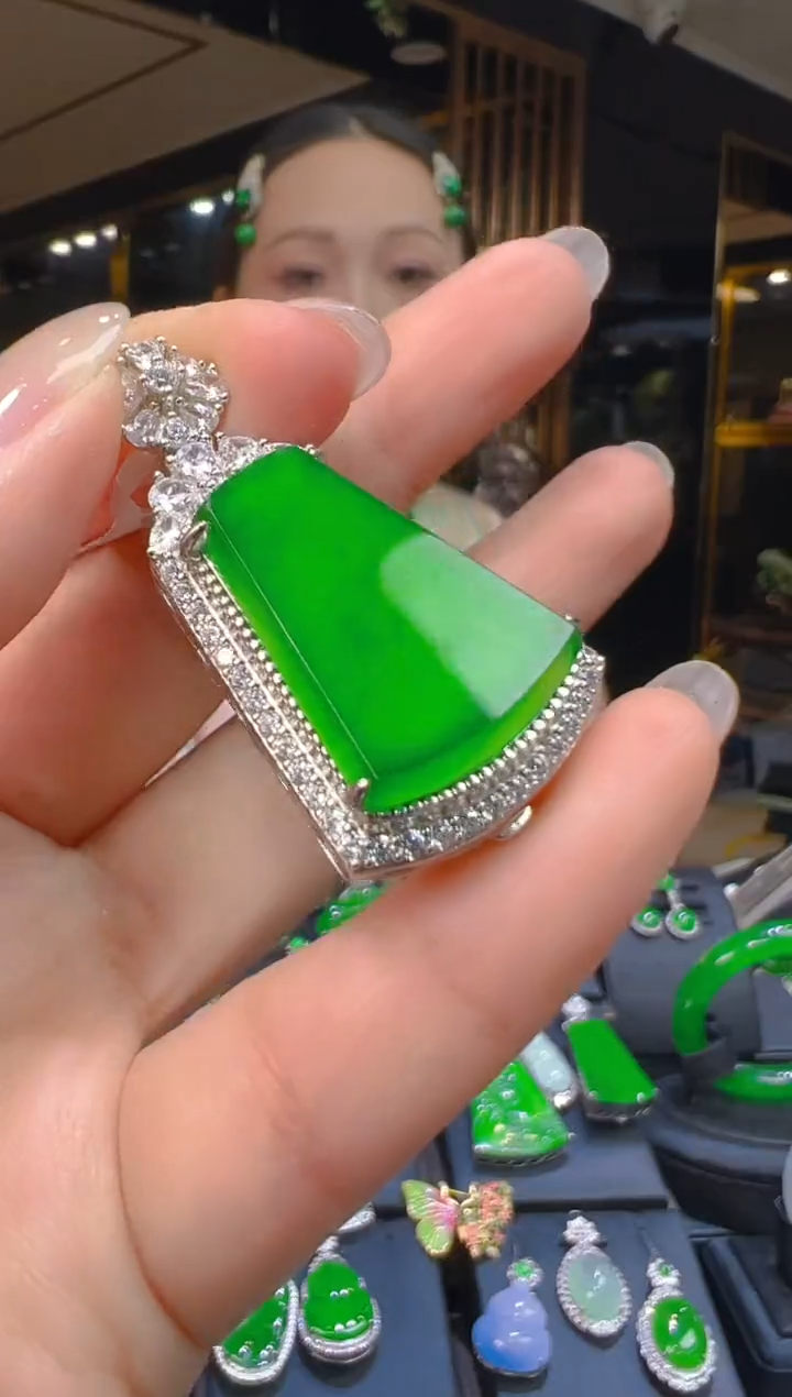 吊坠(赠链)银S925镶嵌翡翠125(多样性发货发其一)