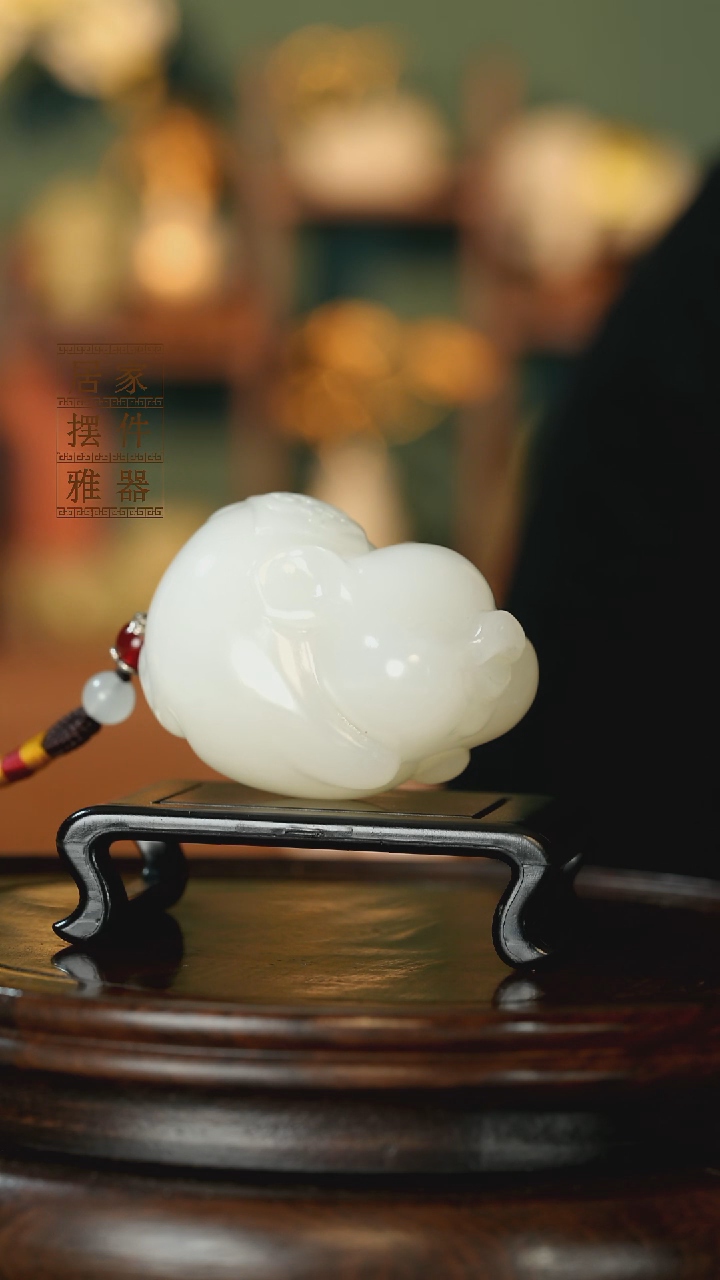 玉《纳福飞猪》摆件