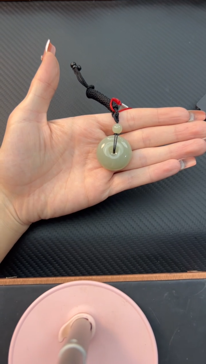 【闪购商品】和田玉吊坠(赠链)未镶嵌且末微色差近矿平安扣