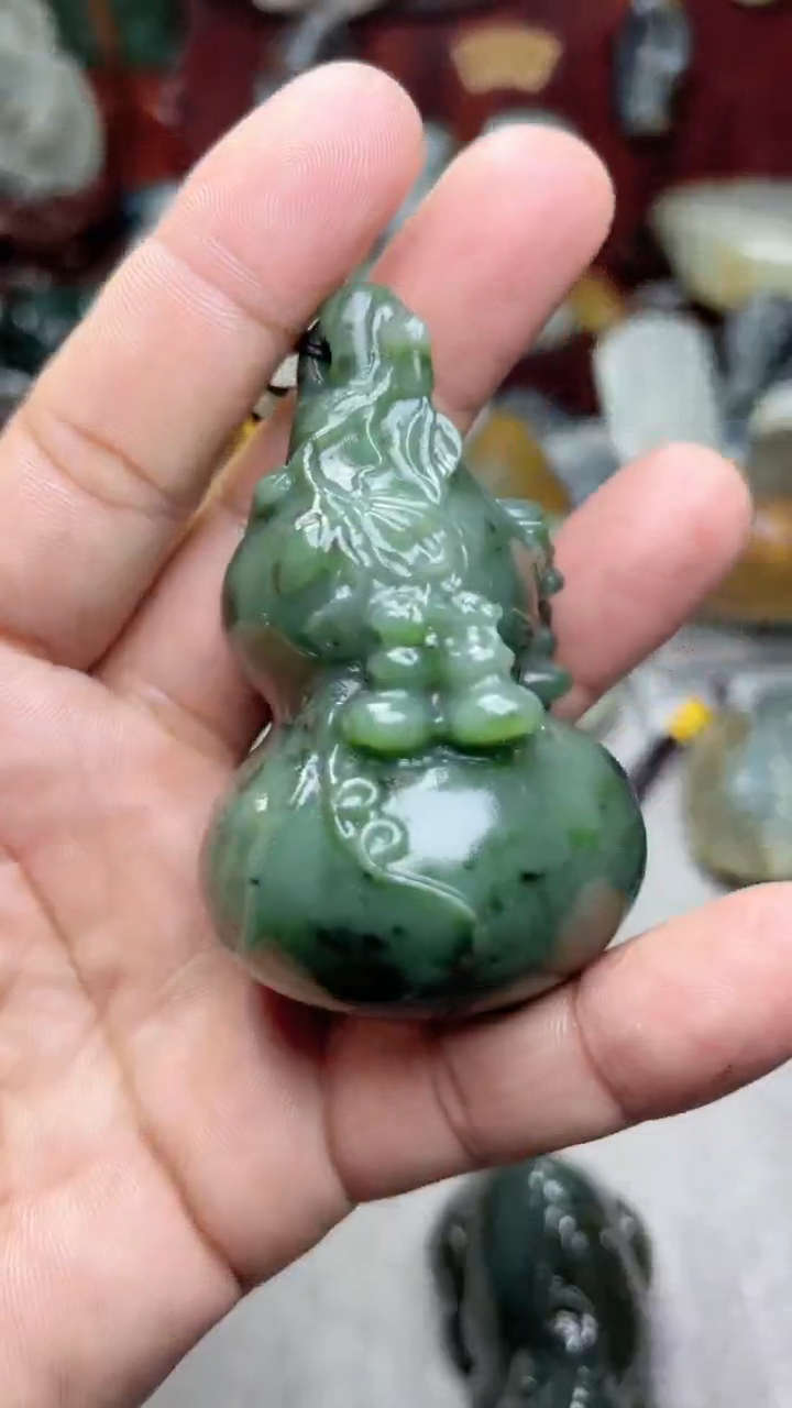 和田玉未镶嵌把件-