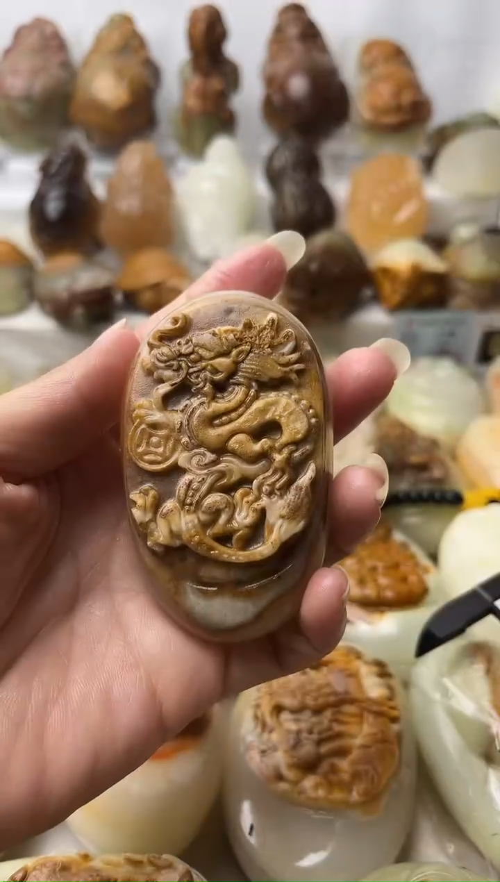 石材方解石手把摆件不退换盘龙满皮微瑕