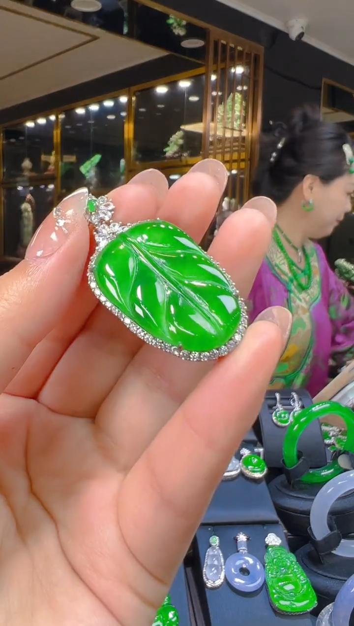 翡翠银S925镶嵌吊坠(赠链)010（多样性发其一）