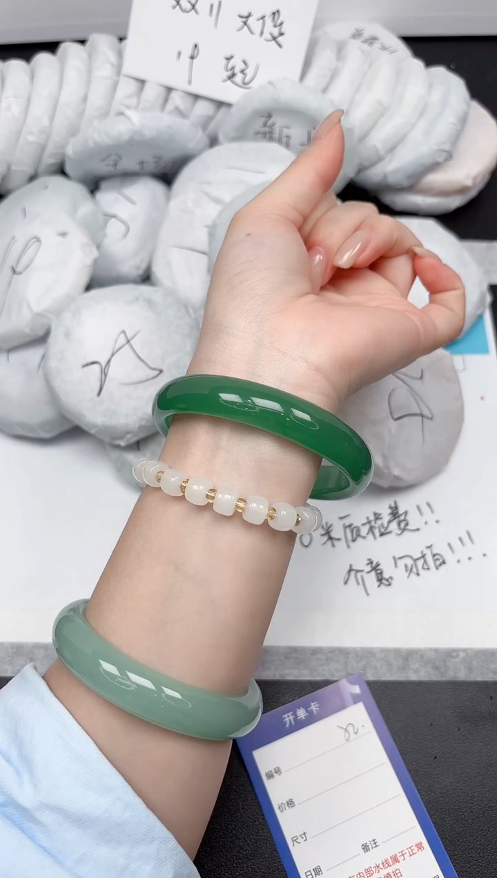 未镶嵌手镯石英质玉72/6364