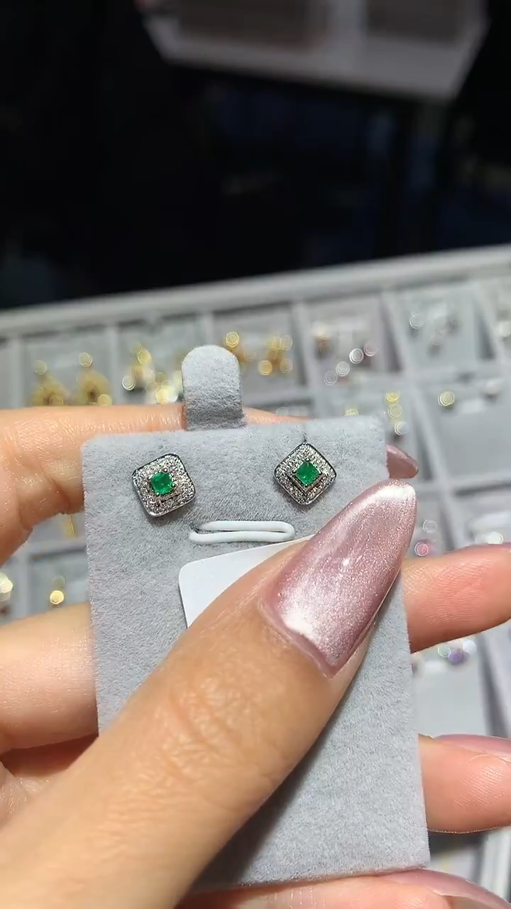 【闪购商品】祖母绿耳饰18K金镶嵌祖母绿耳饰