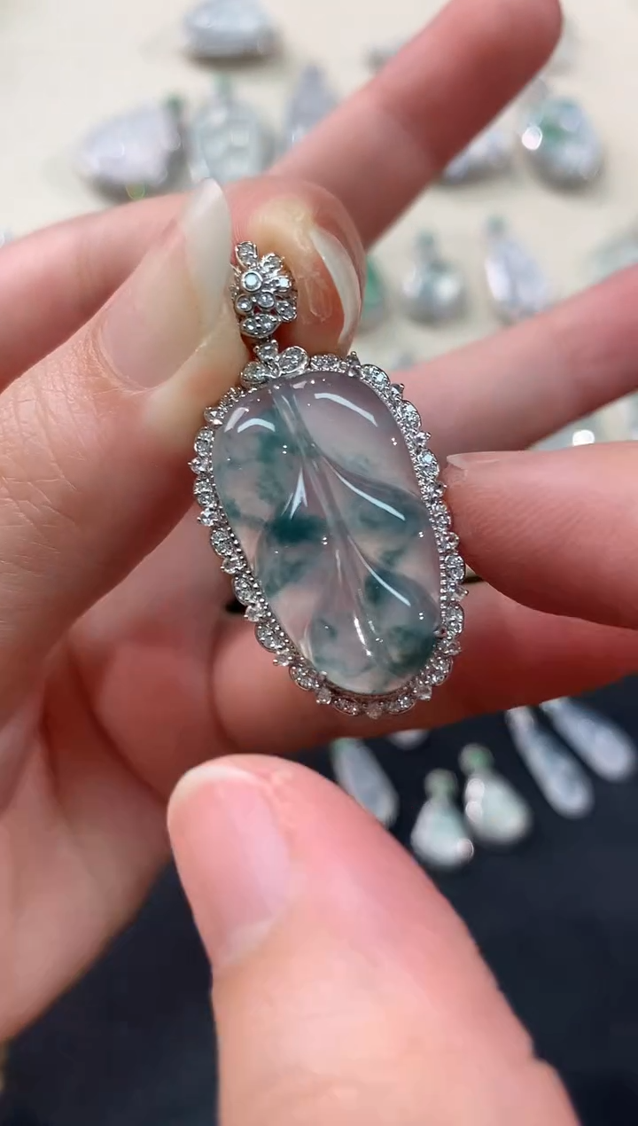 【闪购商品】翡翠吊坠(不含链)18K金镶嵌S99|8800