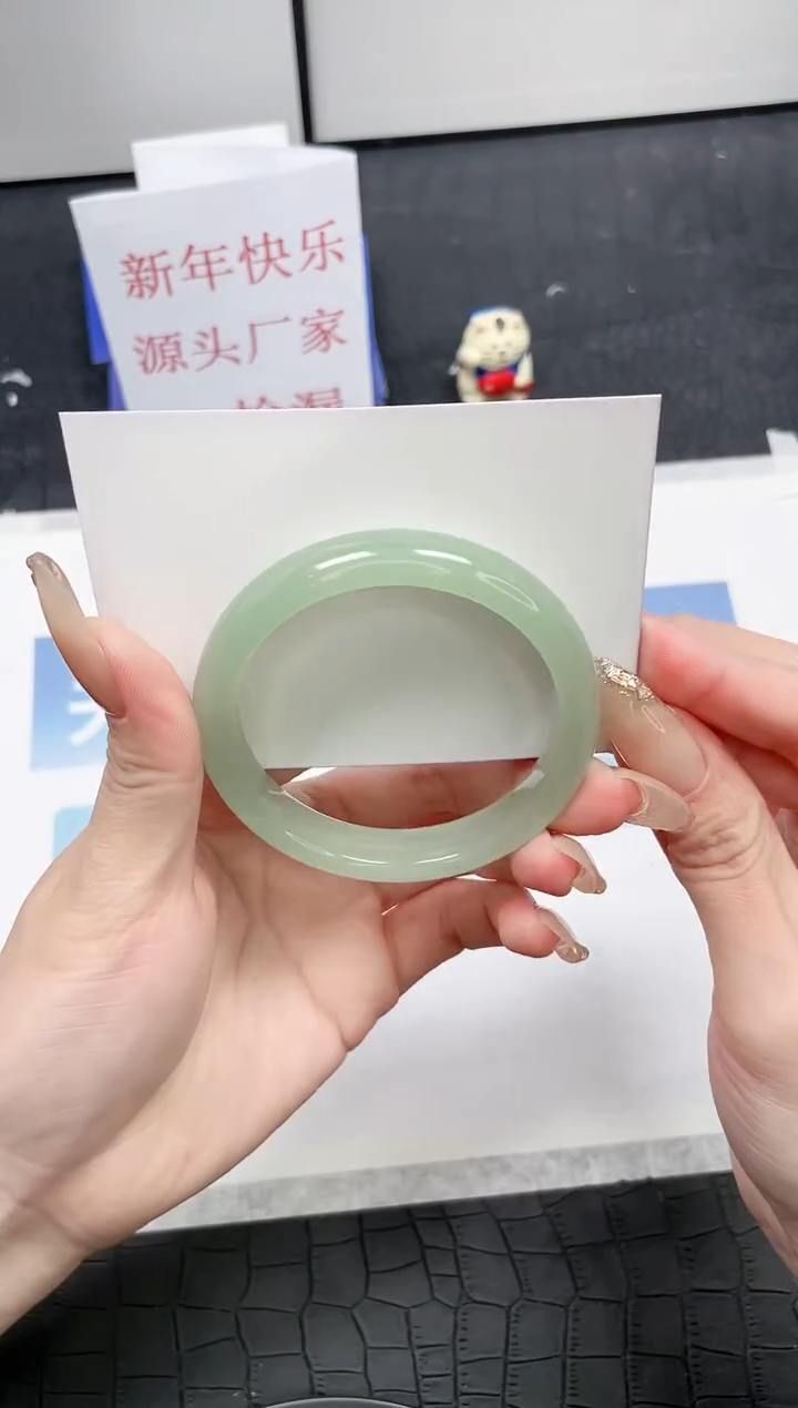 【闪购商品】石英质玉手镯未镶嵌T173-54