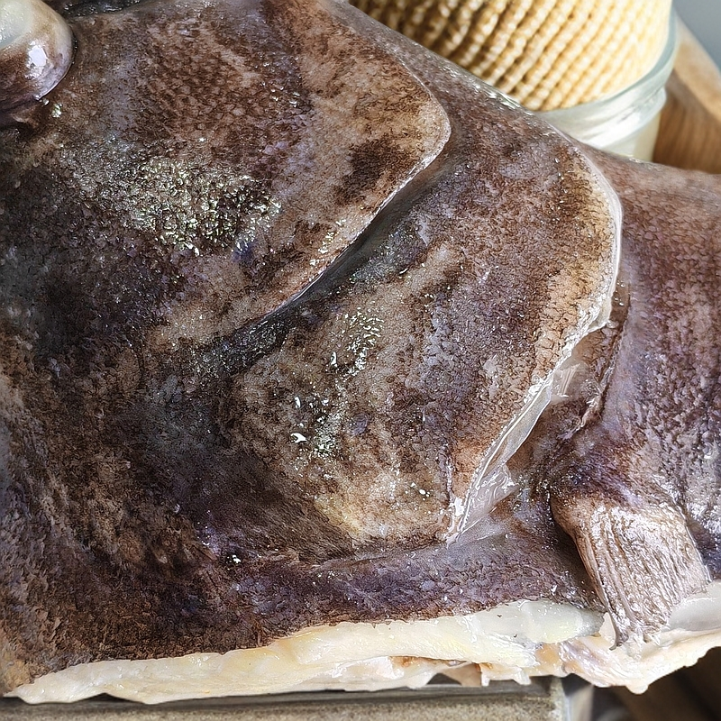 深海碟鱼头速冻锁鲜，真空包装每袋650克到800克之间淡晒