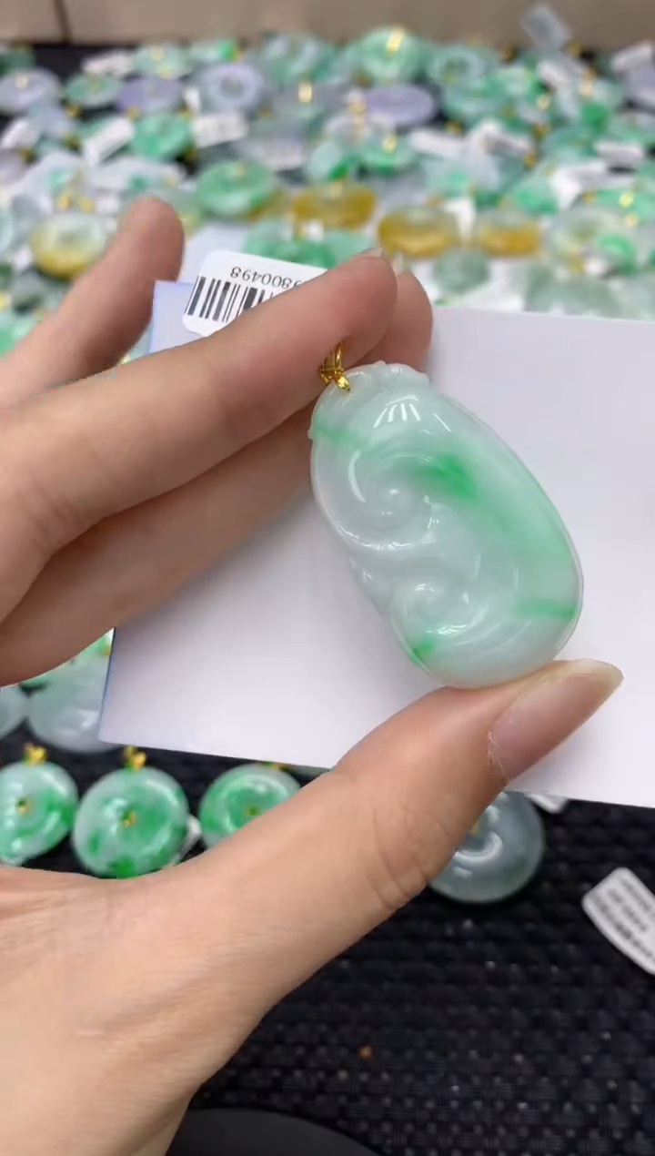 翡翠18K金镶嵌颈饰天然缅甸翡翠A货