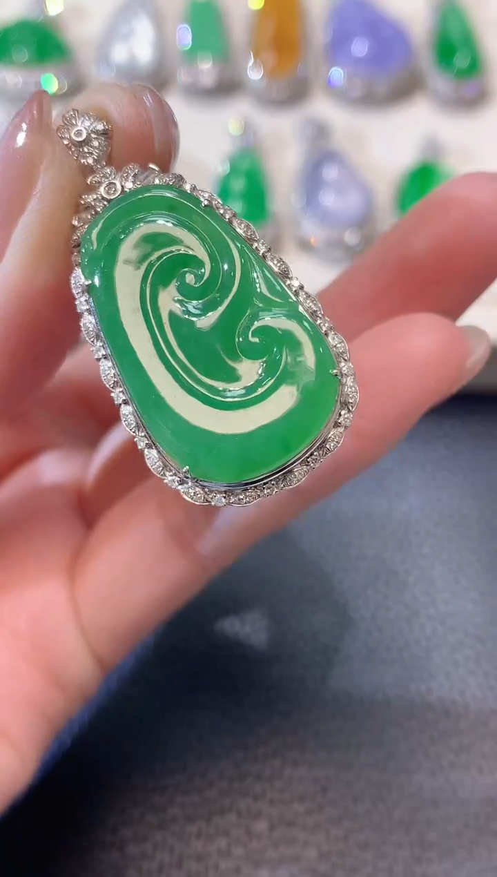 【闪购商品】翡翠吊坠(不含链)18K金镶嵌A47