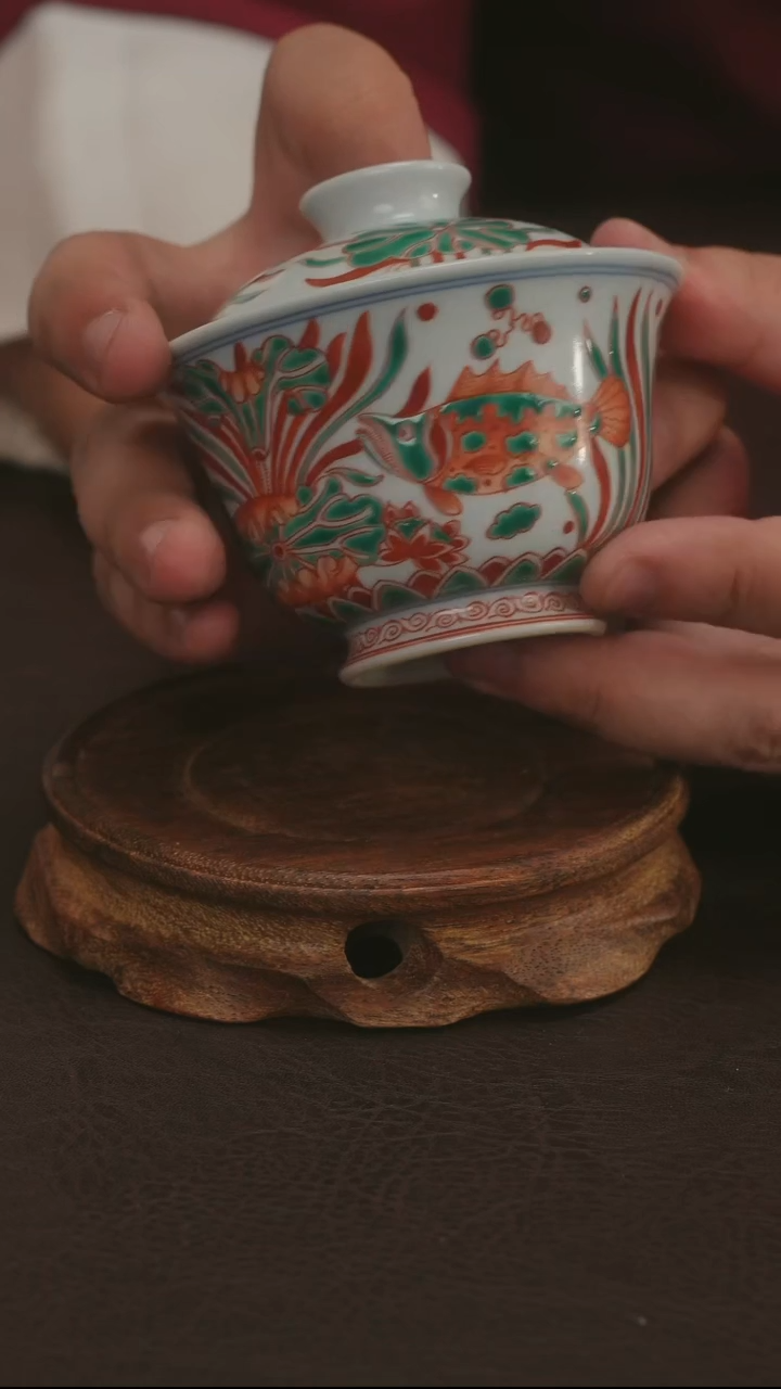 红绿彩瓷器上的璀璨明珠