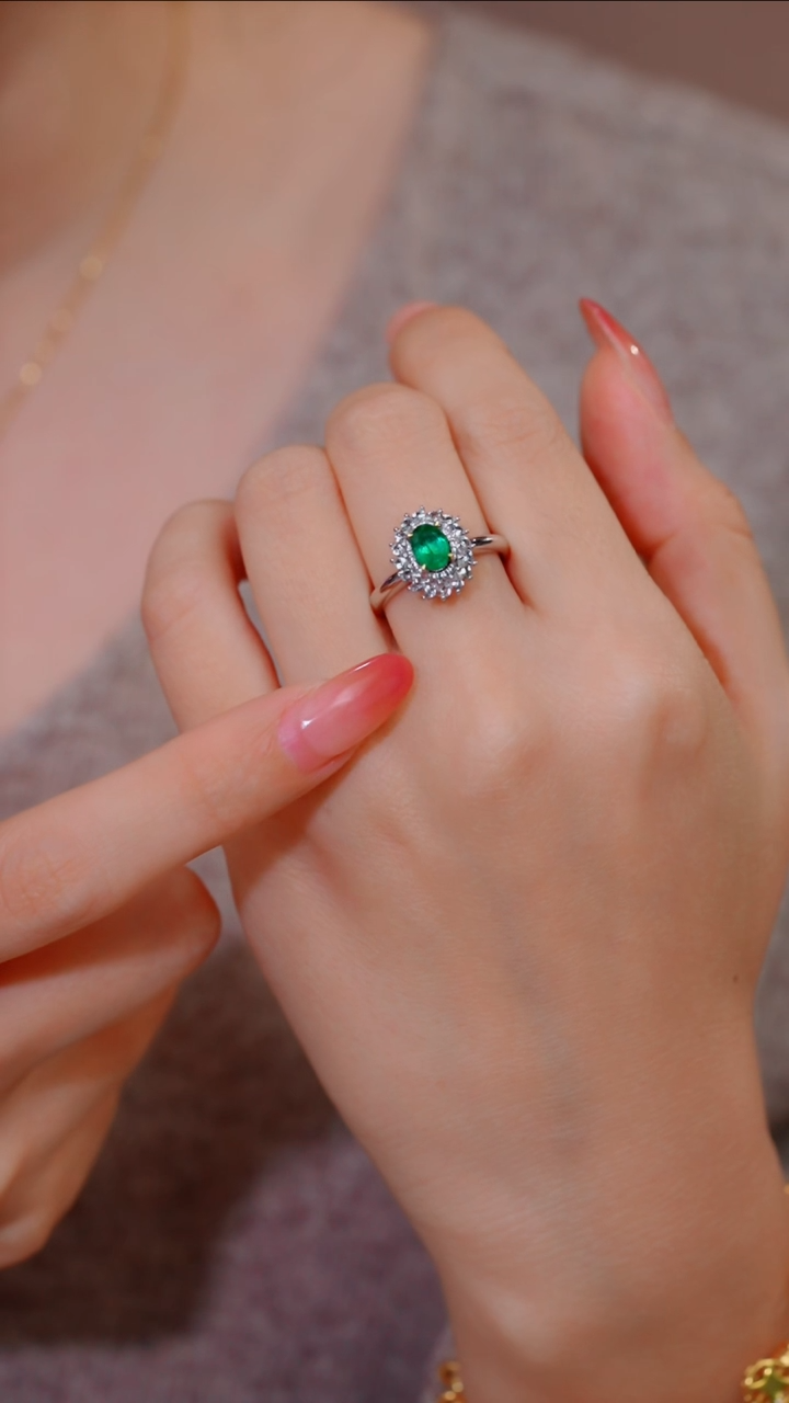 【闪购商品】祖母绿戒指18K金镶嵌多样性发1ct@@Q0316