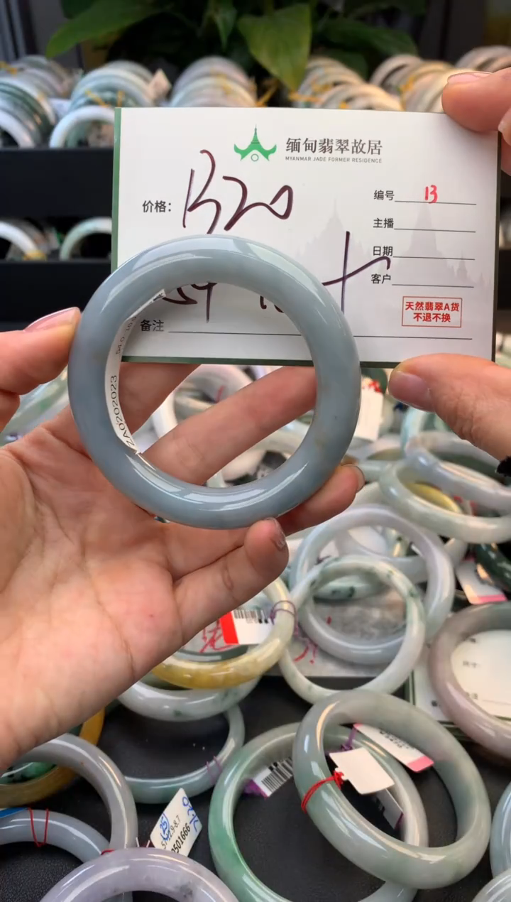 未镶嵌定制翡翠毛货需精细抛光+多人