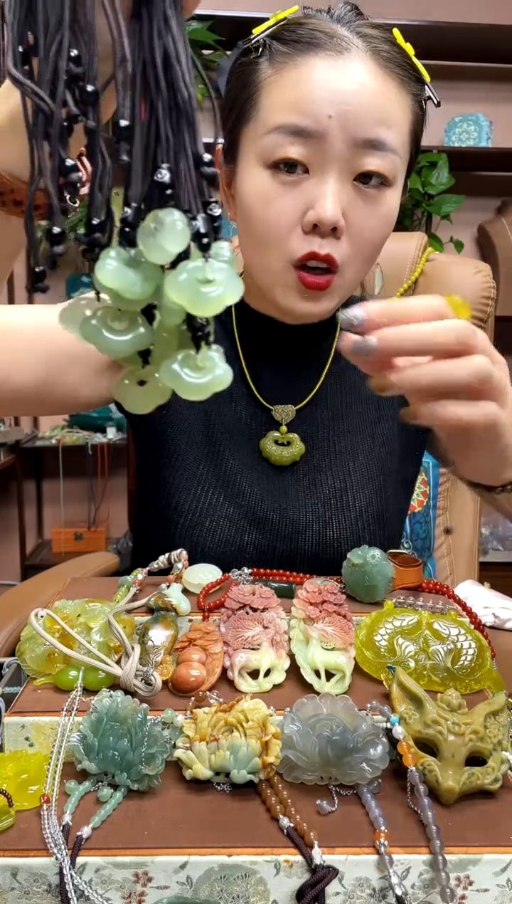 未镶嵌岫玉吊坠多样性发货发其中之一