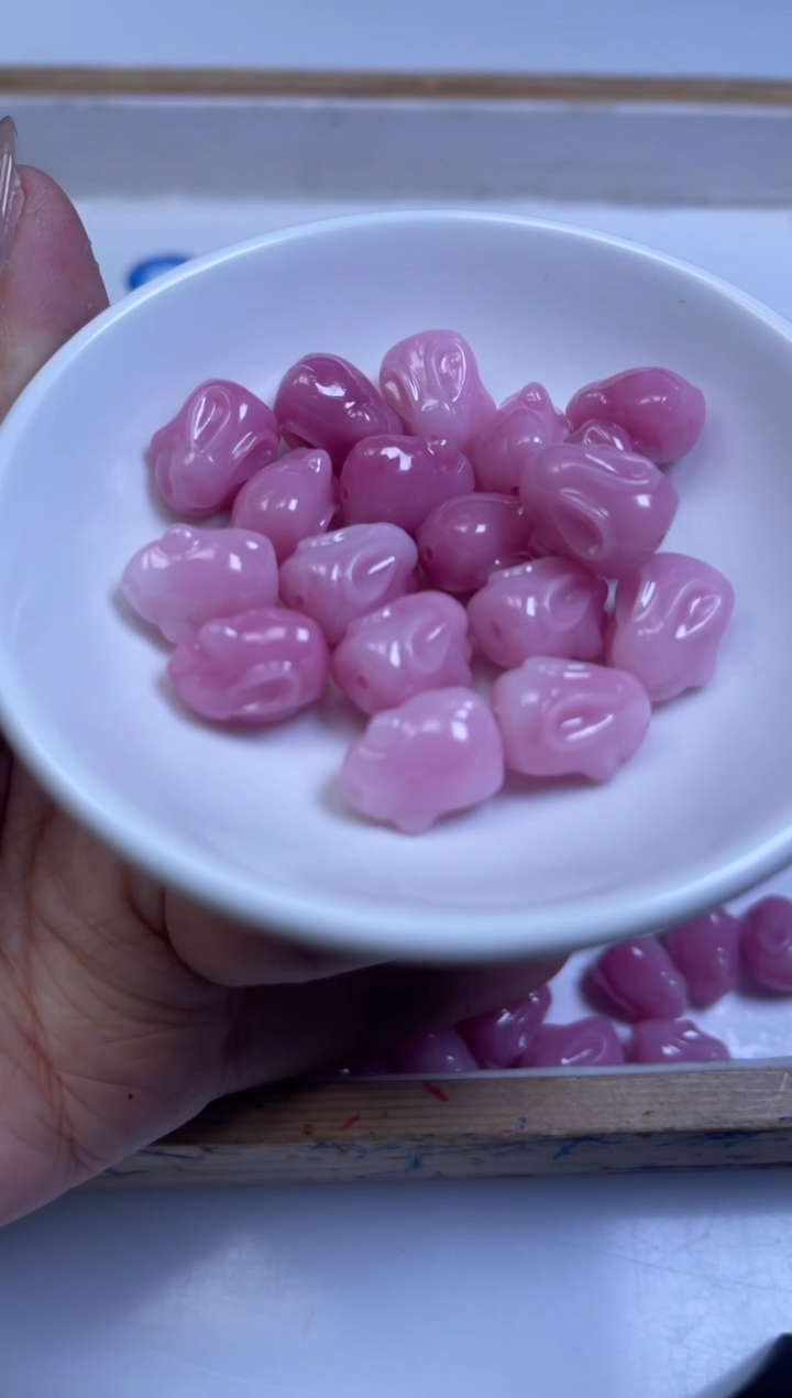 未镶嵌散珠拼合珍珠（马贝珠）E952 女皇贝 趴趴兔15*11mm4个6.8元