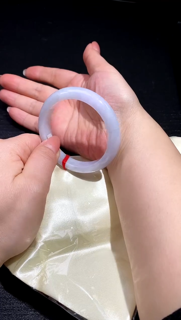 【闪购商品】翡翠颈饰未镶嵌56.6翡翠手镯