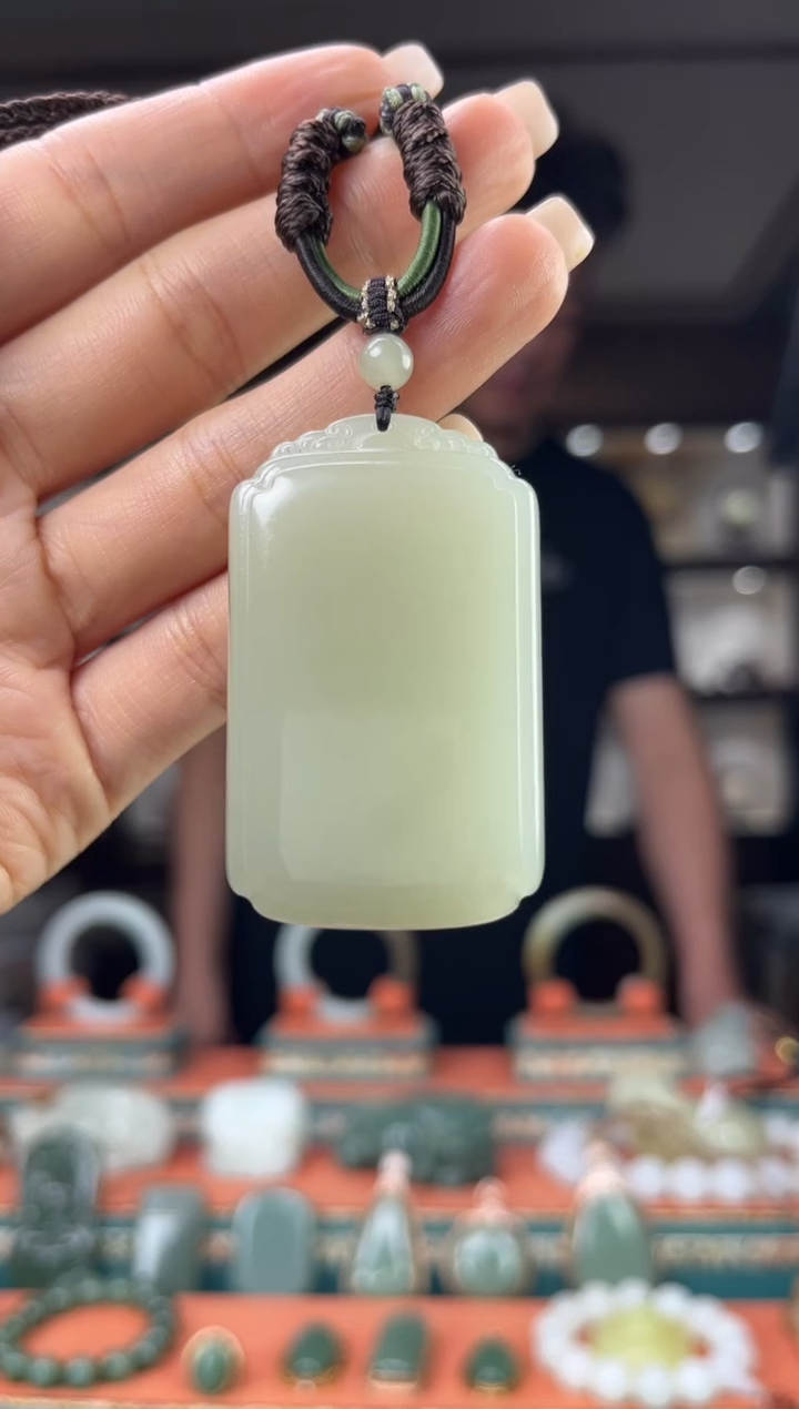 和田玉未镶嵌颈饰佩佩