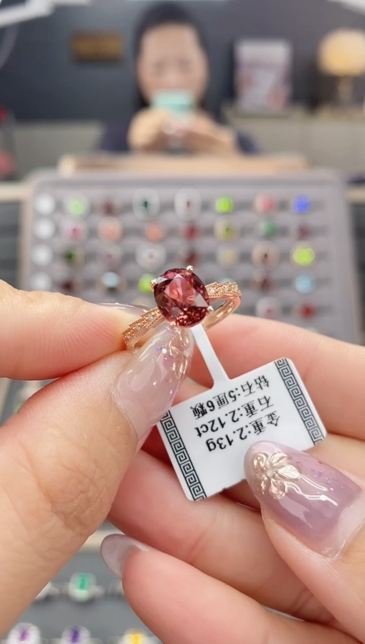 碧玺戒指18K金镶嵌2.12  