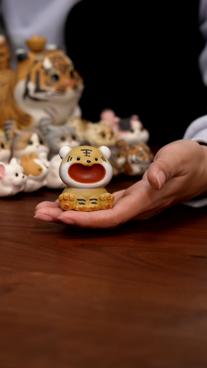 紫砂摆件哇哇乱叫虎