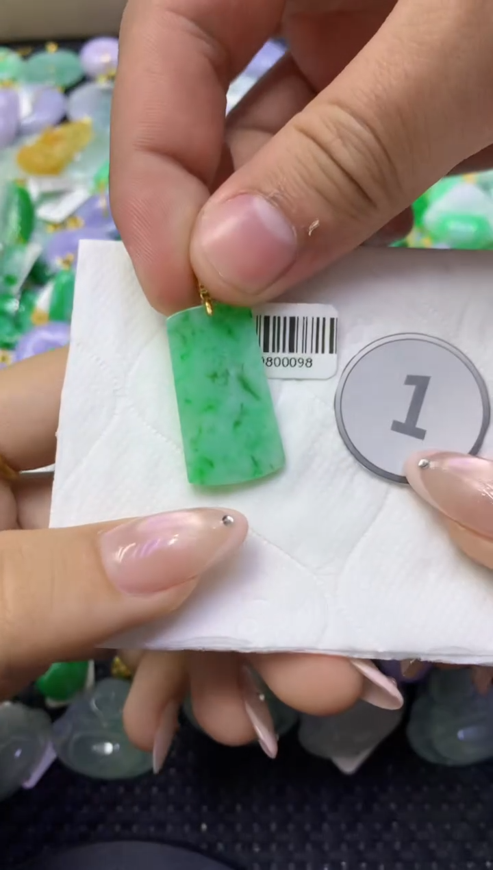 颈饰未镶嵌翡翠天然缅甸翡翠A货