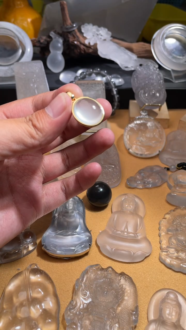 颈饰未镶嵌石英质玉无