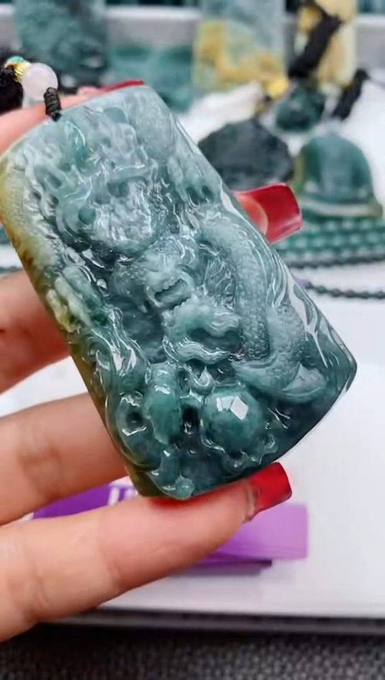 【闪购商品】翡翠颈饰未镶嵌              