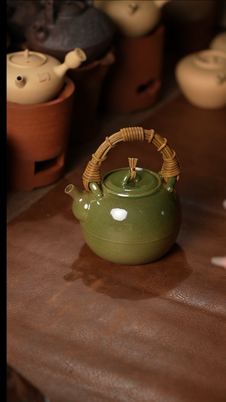 011窑变绿提梁壶800cc