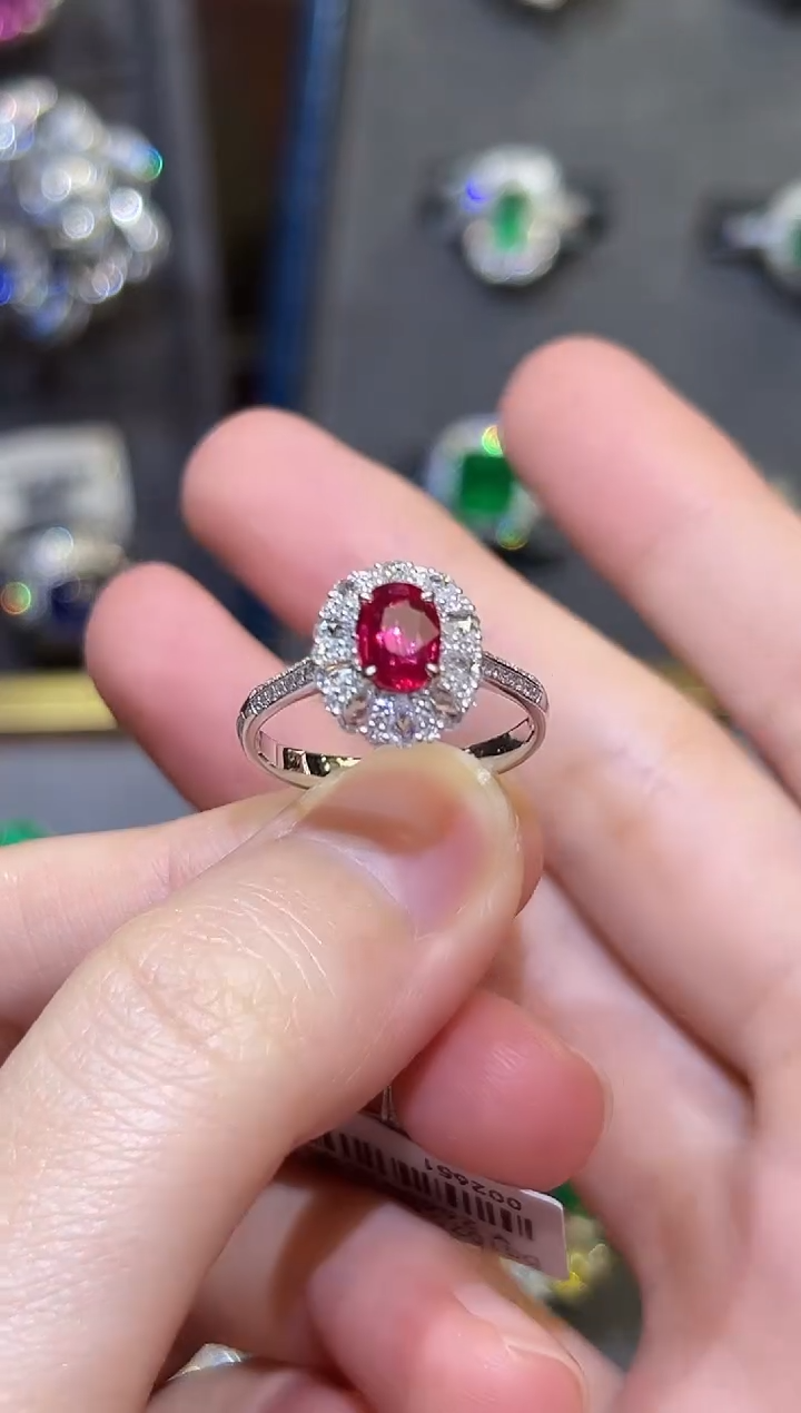 【闪购商品】红宝石戒指18K金镶嵌/无烧鸽血红/0.88ct