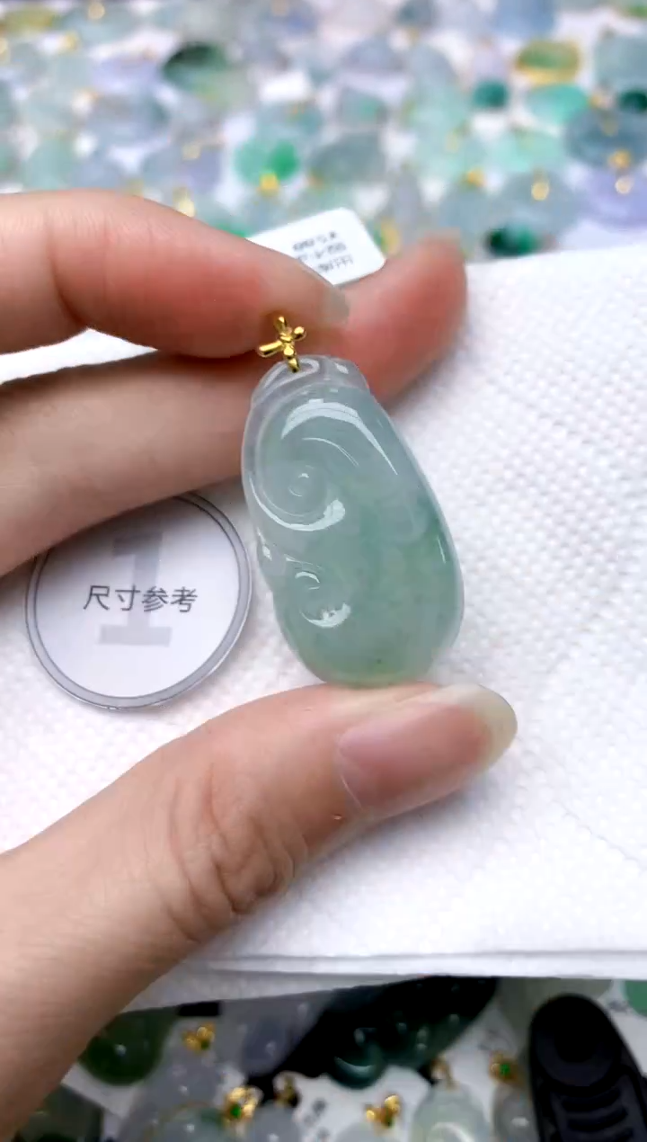 颈饰18K金镶嵌翡翠天然A货翡翠