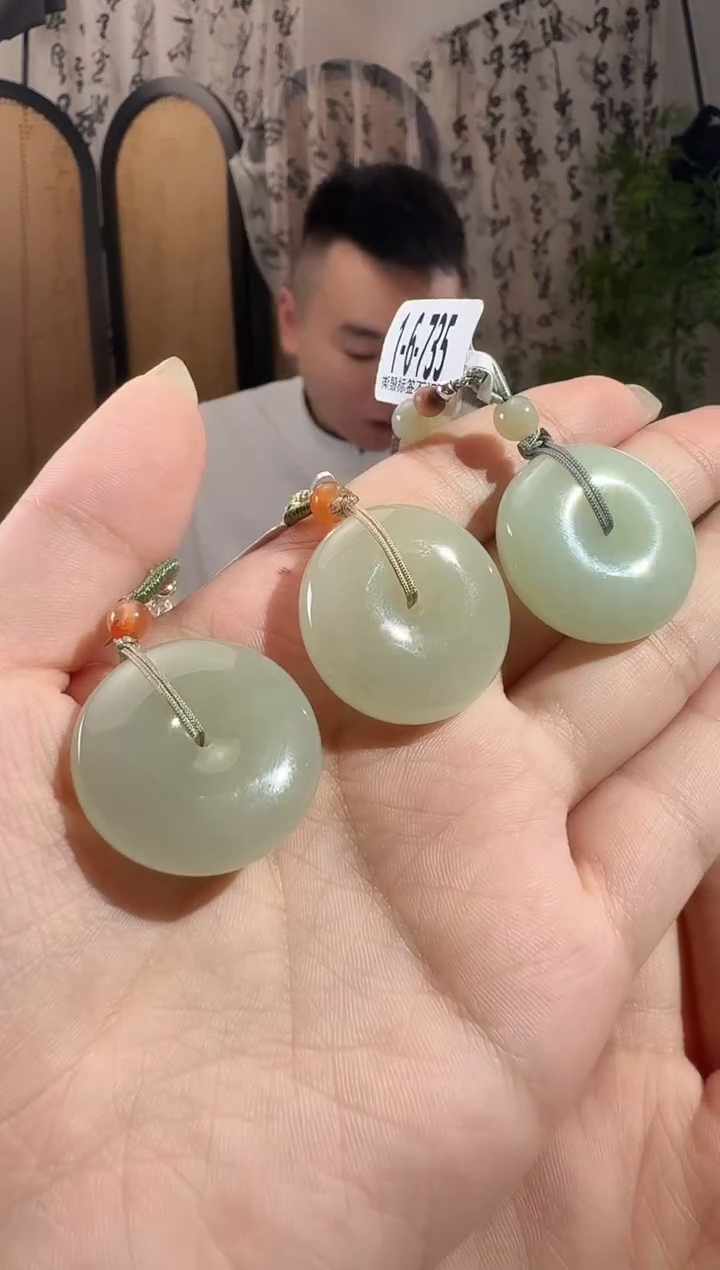 和田玉未镶嵌颈饰扣 多样性发其一