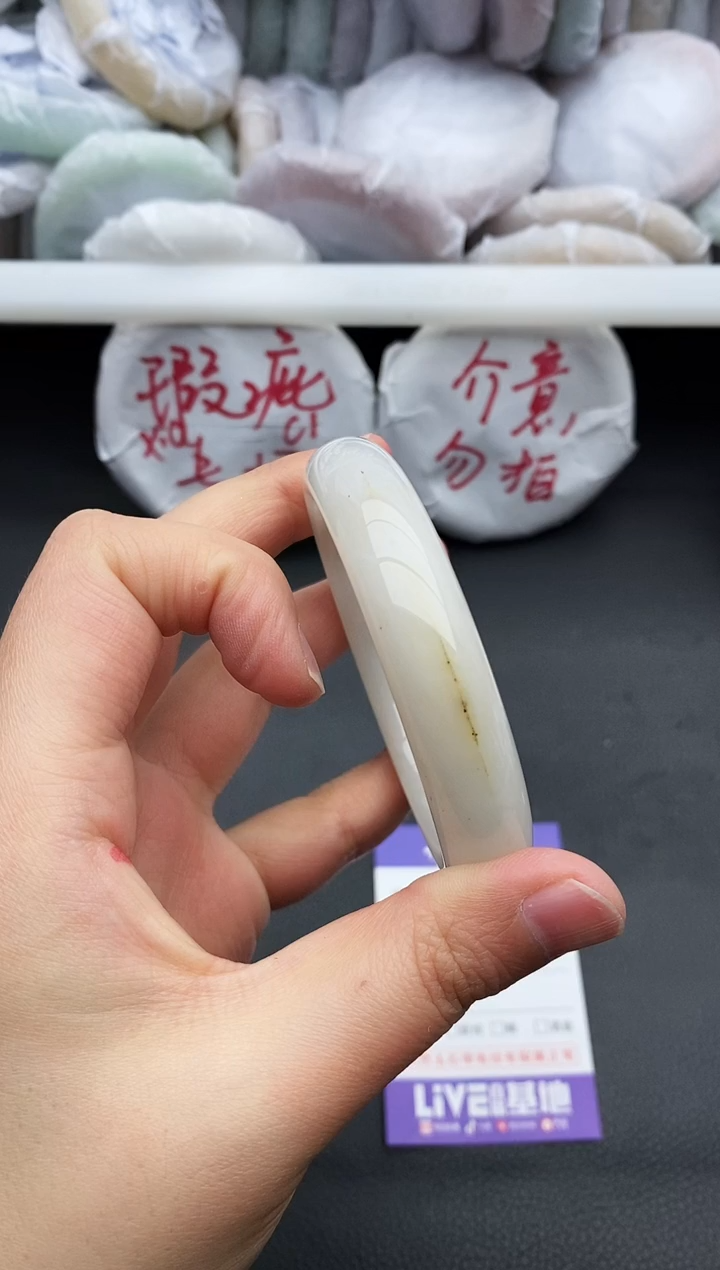 未镶嵌手镯石英质玉瑕疵46+55/56