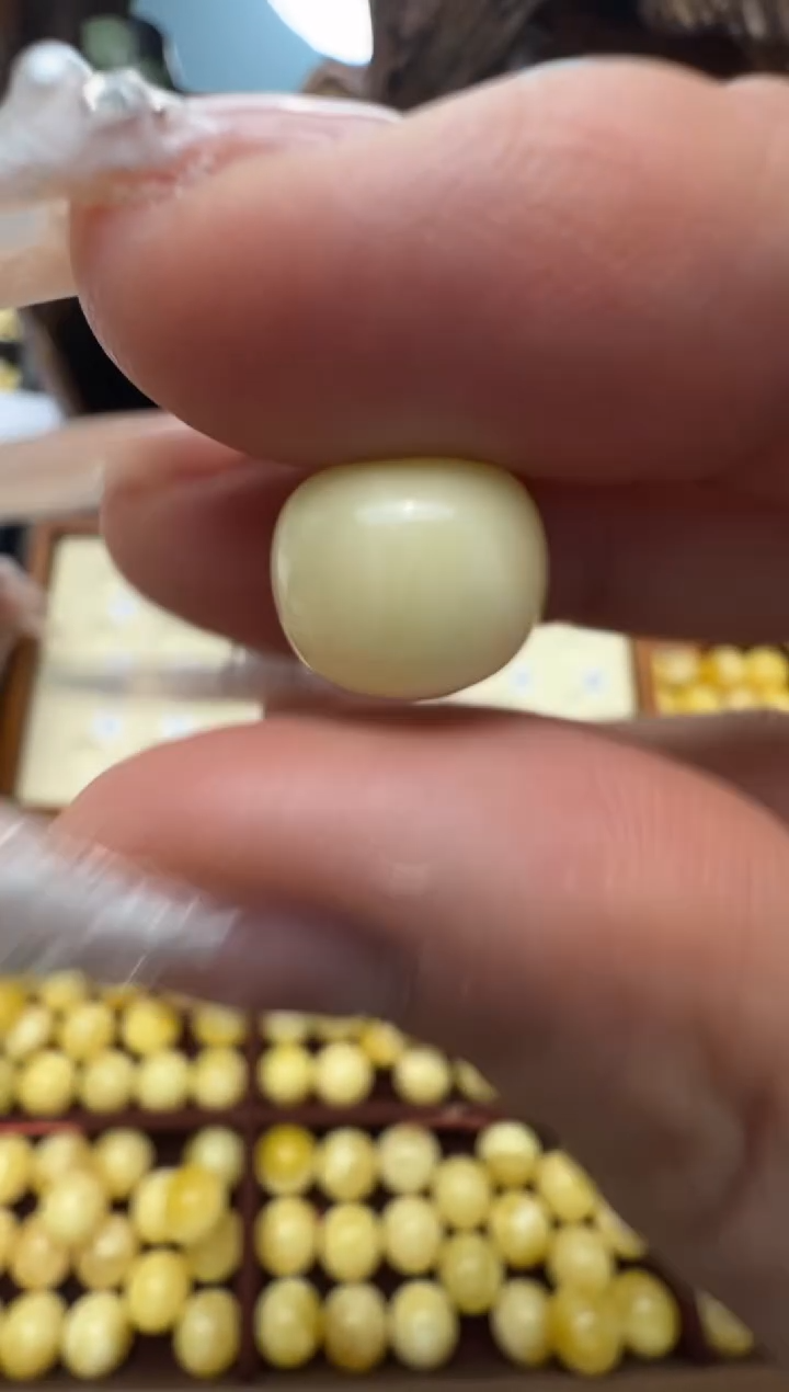 【闪购商品】琥珀裸石未镶嵌俄料微瑕11.6*9.6mm0.831克