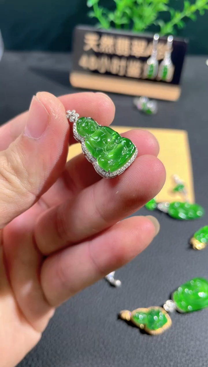 【闪购商品】翡翠颈饰18K金镶嵌翡翠