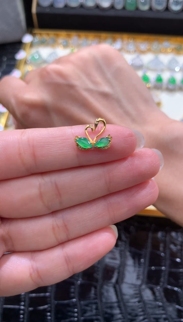 颈饰18K金镶嵌翡翠翡翠