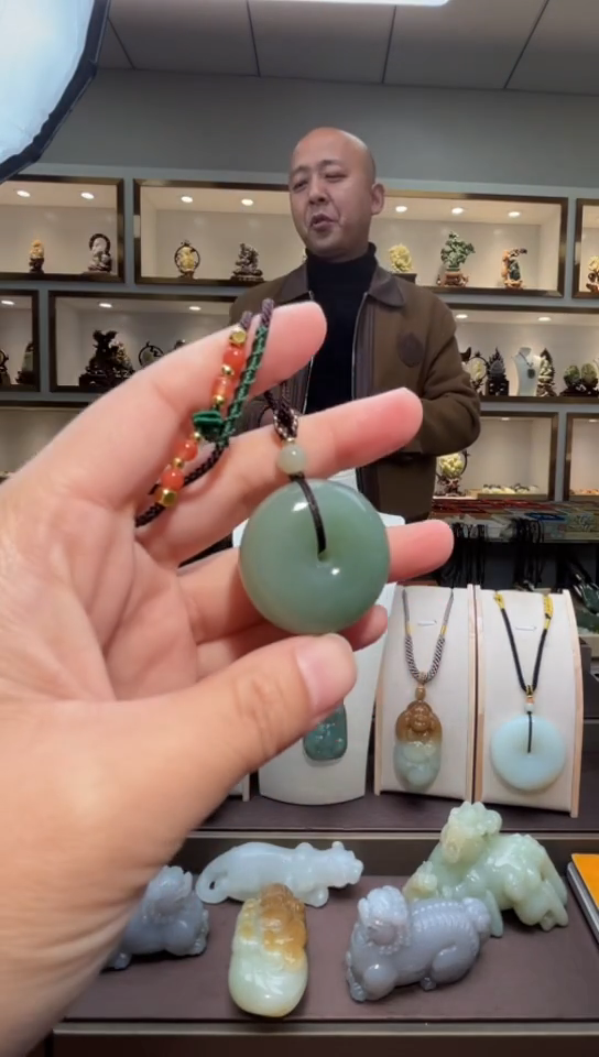 颈饰未镶嵌和田玉苏