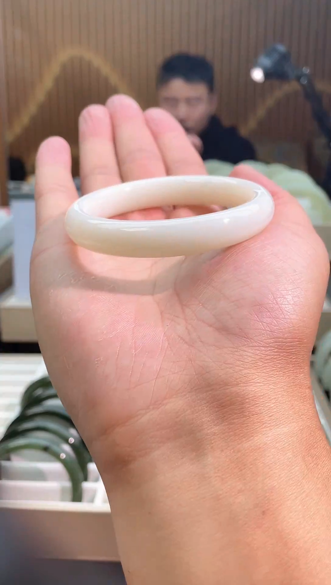 【闪购商品】和田玉手镯未镶嵌55.9圈口手镯