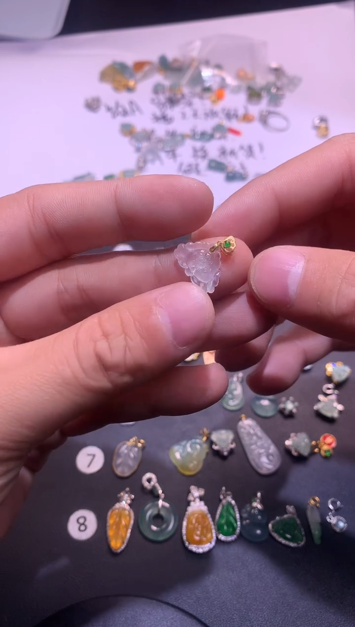 【闪购商品】翡翠吊坠(不含链)18K金镶嵌1