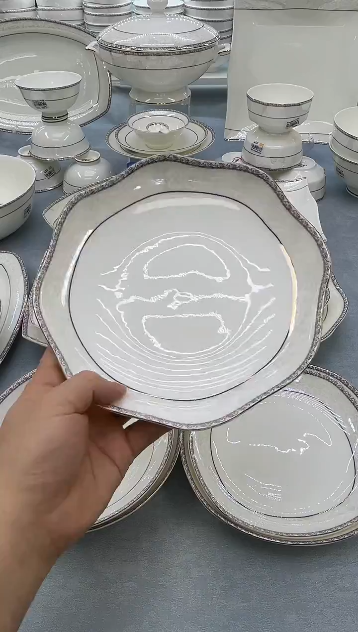 骨瓷玲珑8花2个    