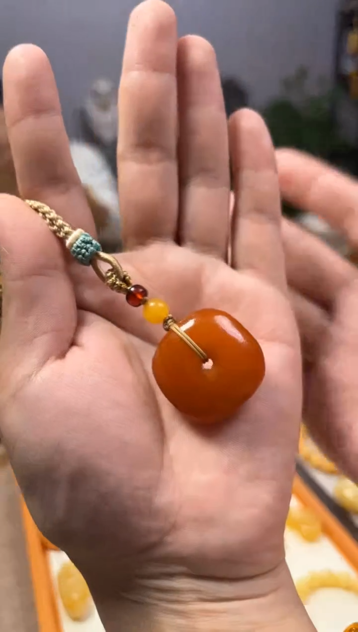 【闪购商品】蜜蜡裸石未镶嵌吊坠