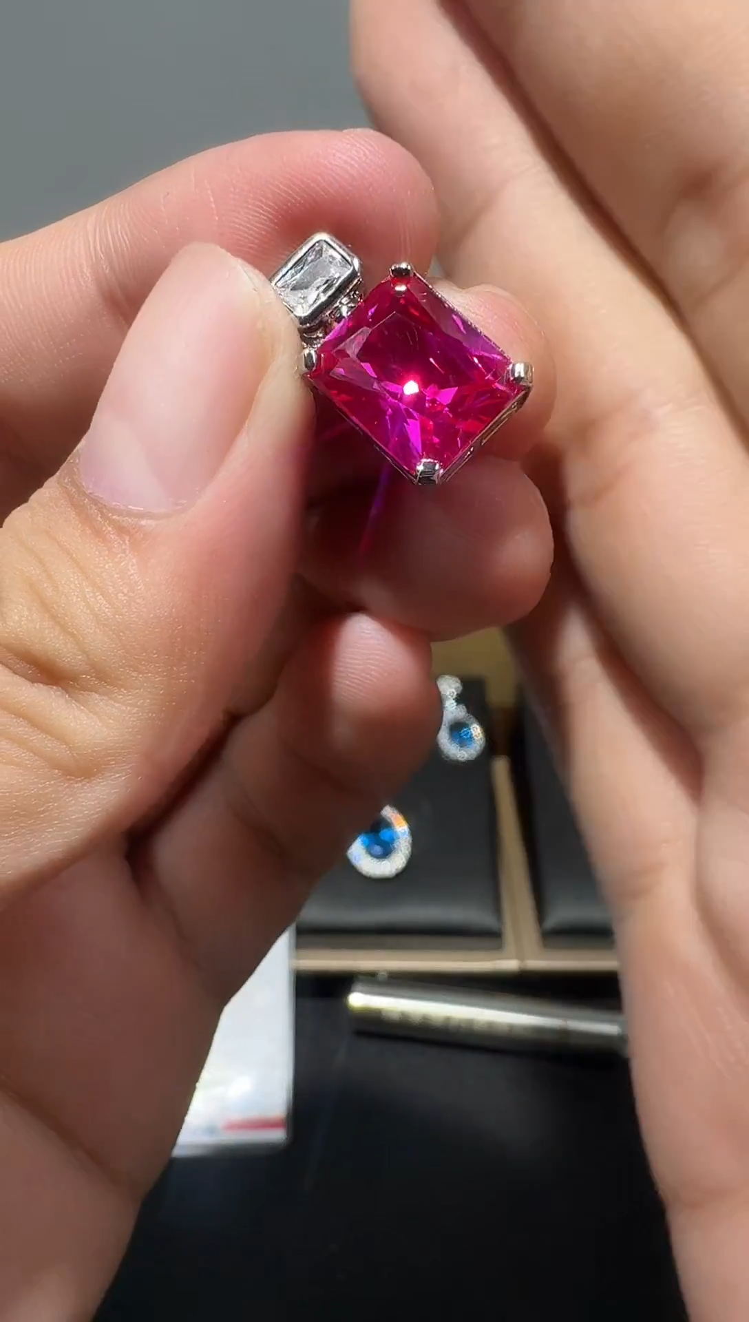 吊坠(赠链)18K金镶嵌红宝石122