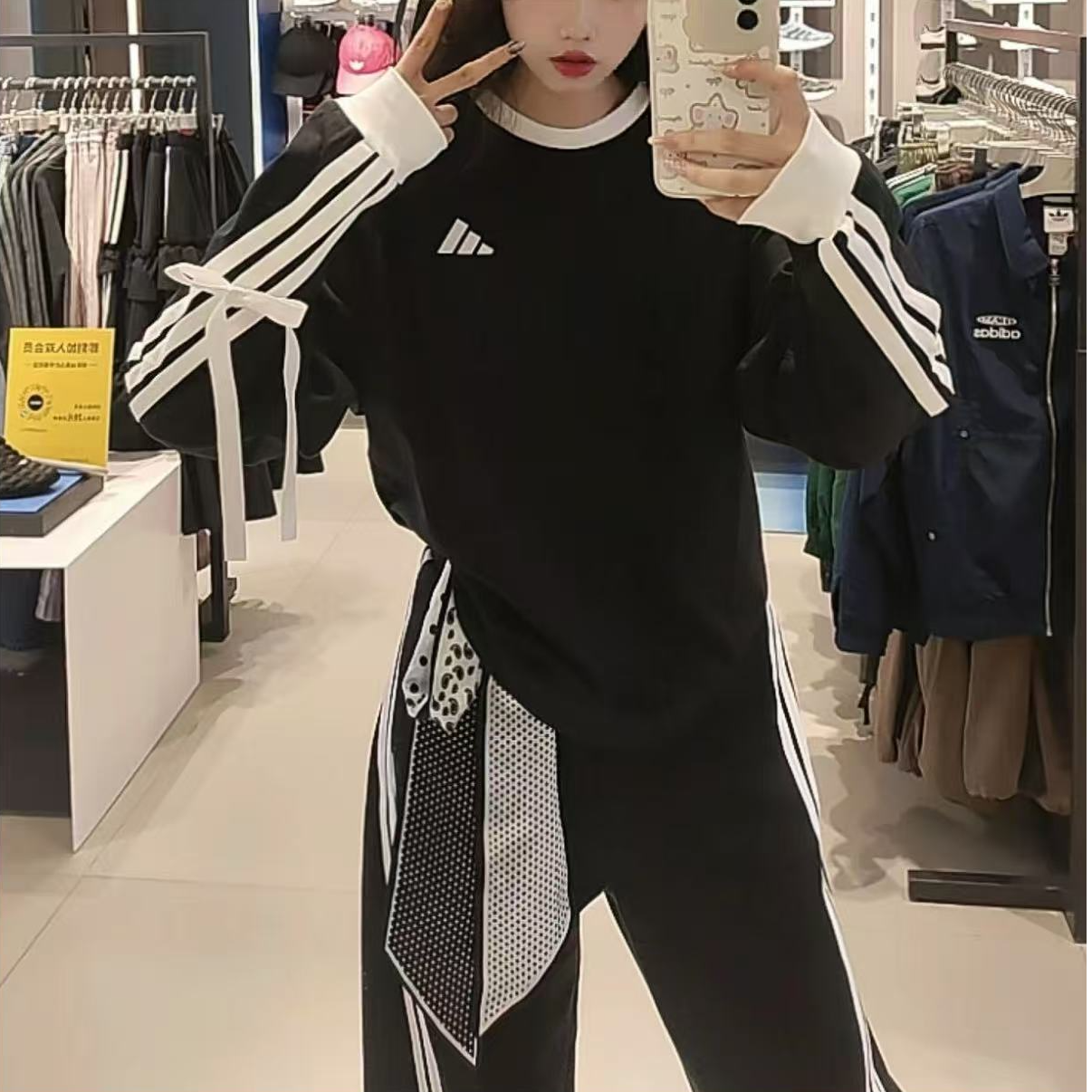 adidas秋季经典三条纹长袖可拆卸蝴蝶结长袖T恤 KG3858