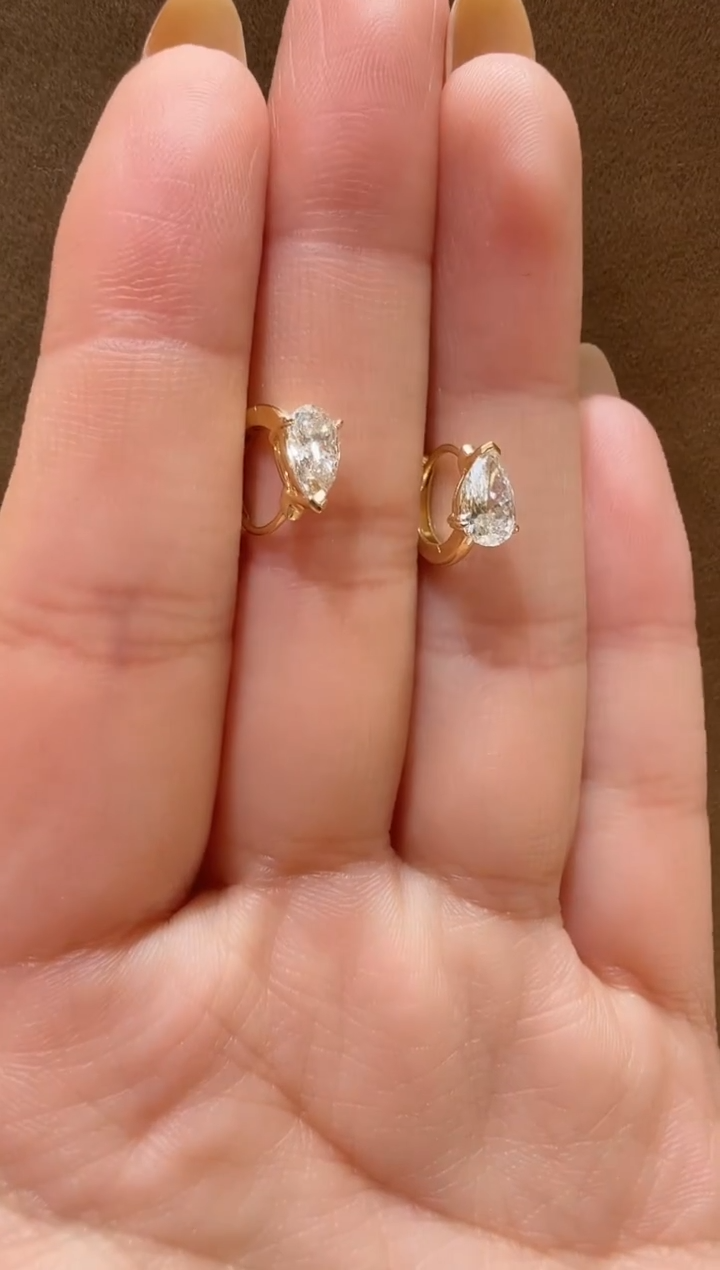 18K金镶嵌实验室培育钻石耳饰@@耳圈黄水滴50分爪镶10MM