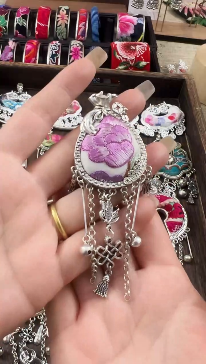 【闪购商品】织绣民族风老绣饰品452